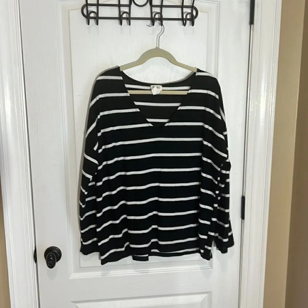BIBI black and white striped lightweight v-neck sweater